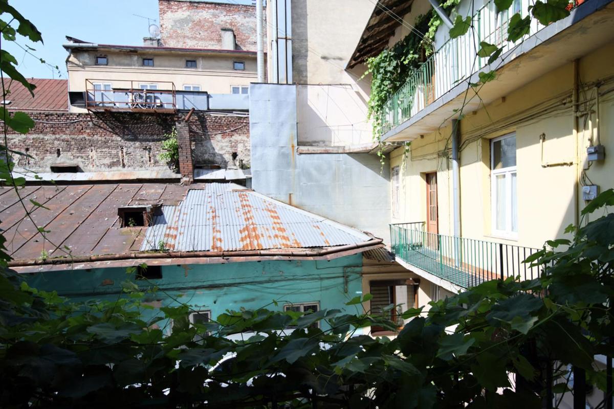 Buk Apartments On Doroshenka 25 Lviv Exterior foto