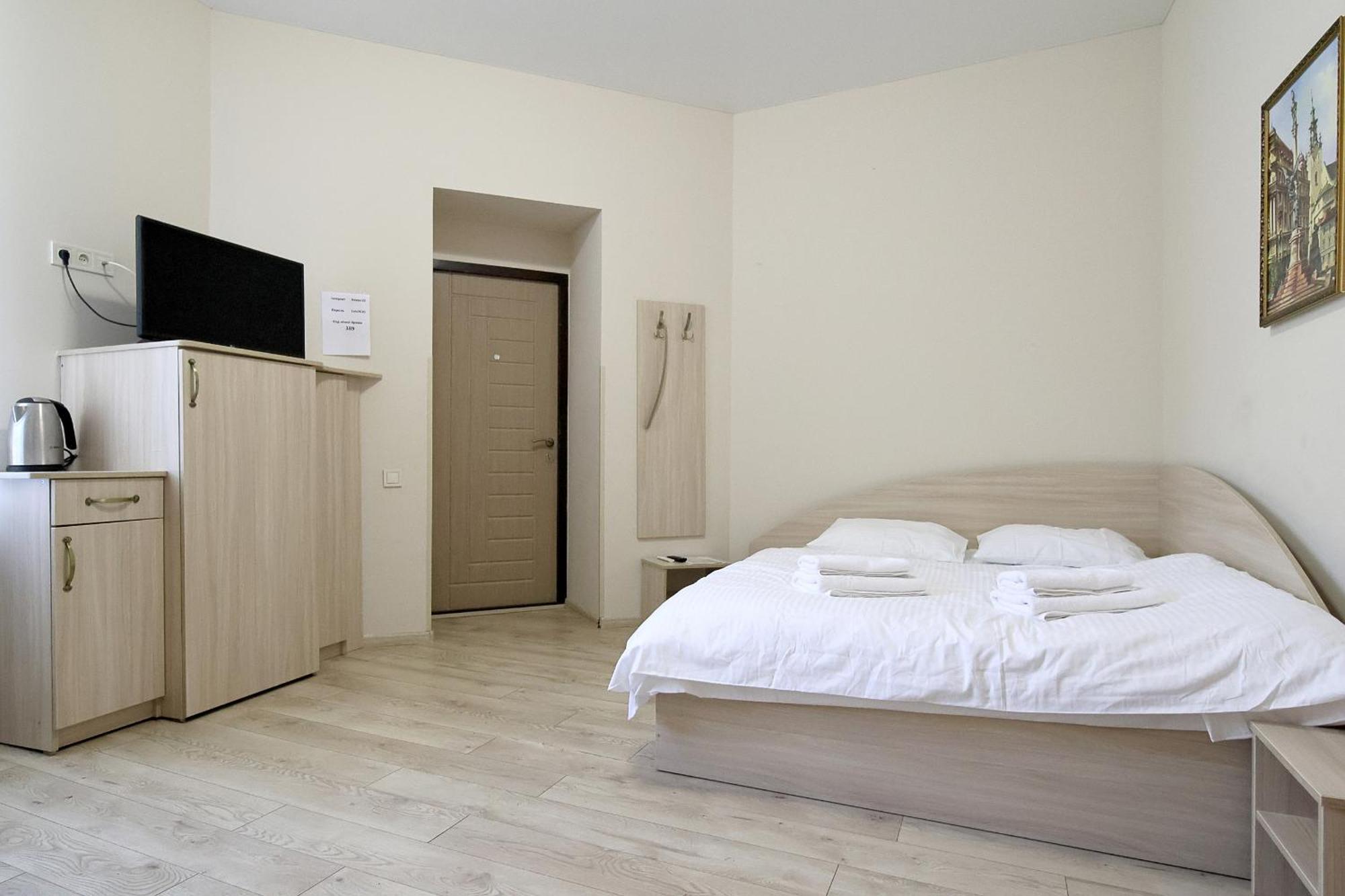 Buk Apartments On Doroshenka 25 Lviv Exterior foto