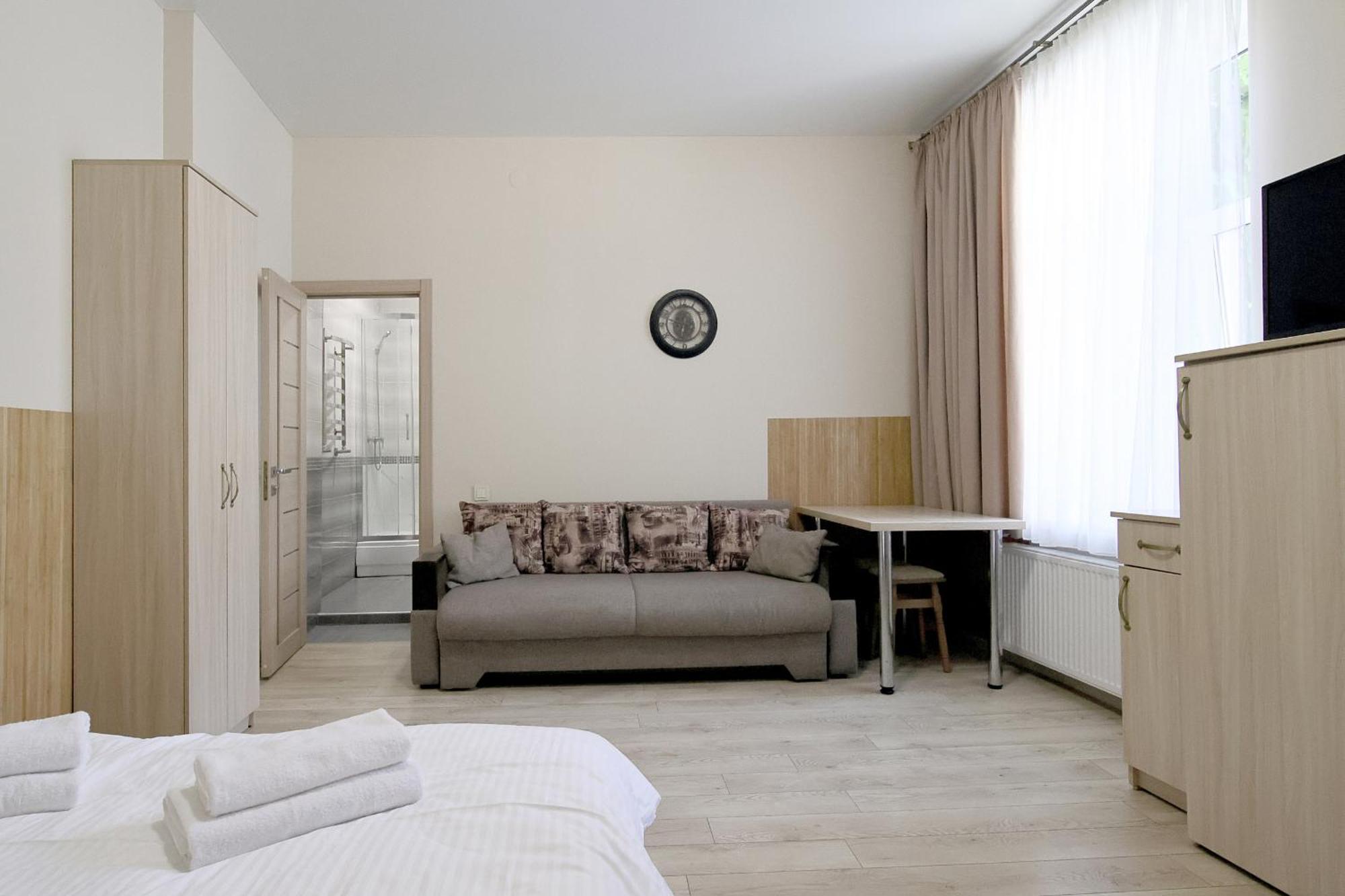 Buk Apartments On Doroshenka 25 Lviv Exterior foto