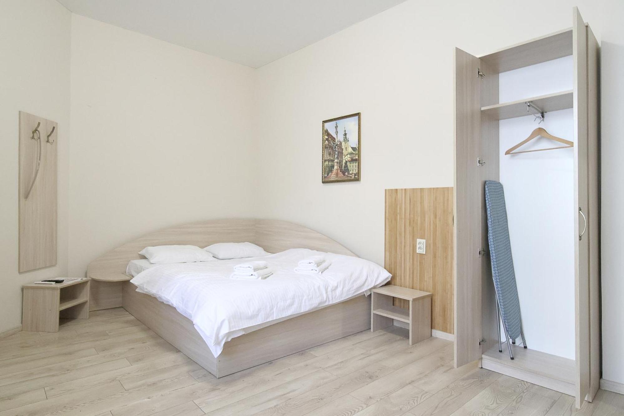 Buk Apartments On Doroshenka 25 Lviv Exterior foto