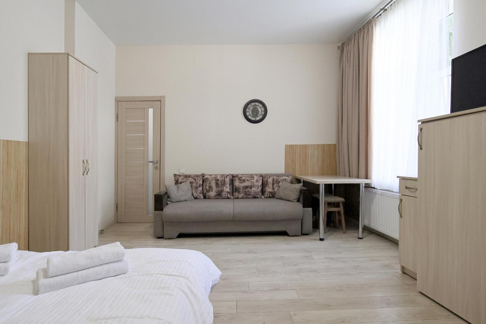 Buk Apartments On Doroshenka 25 Lviv Exterior foto